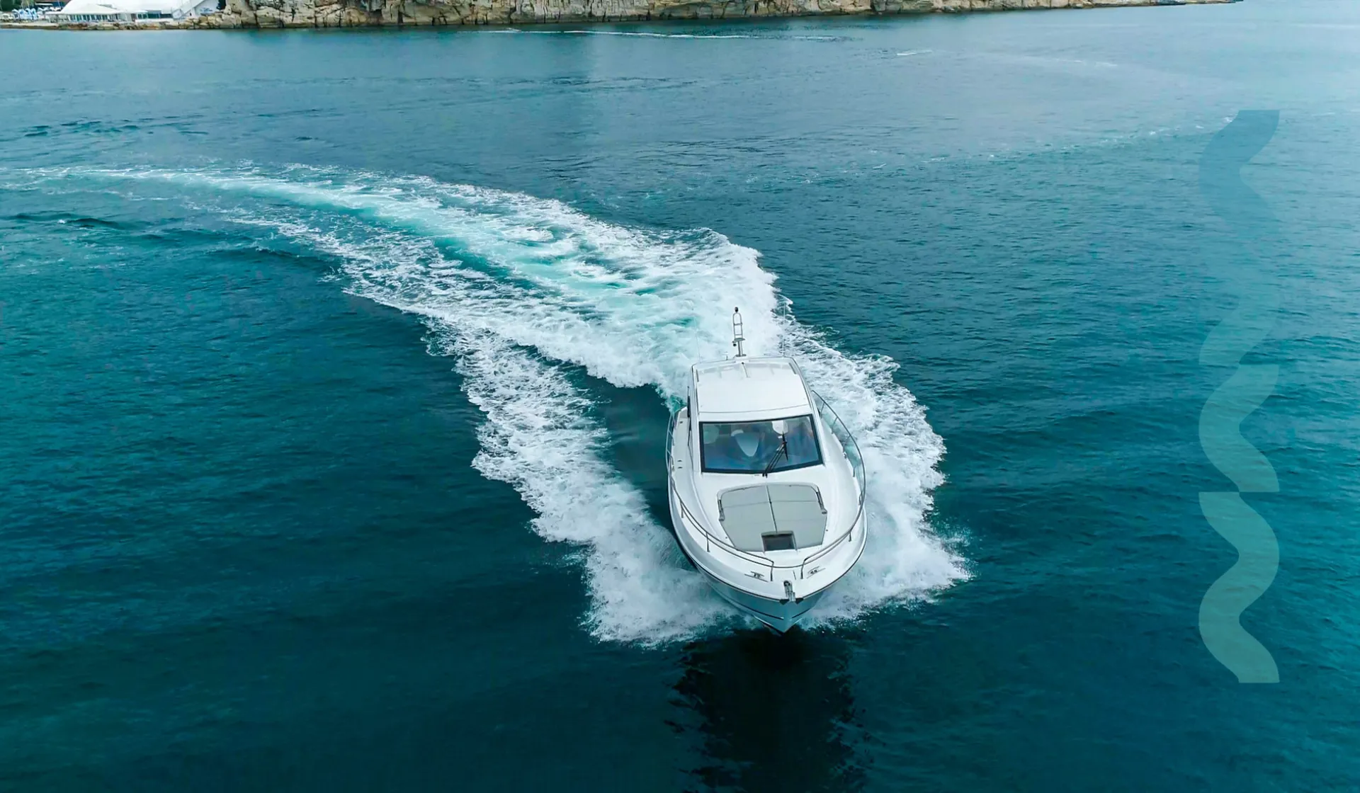 Bow view at speed